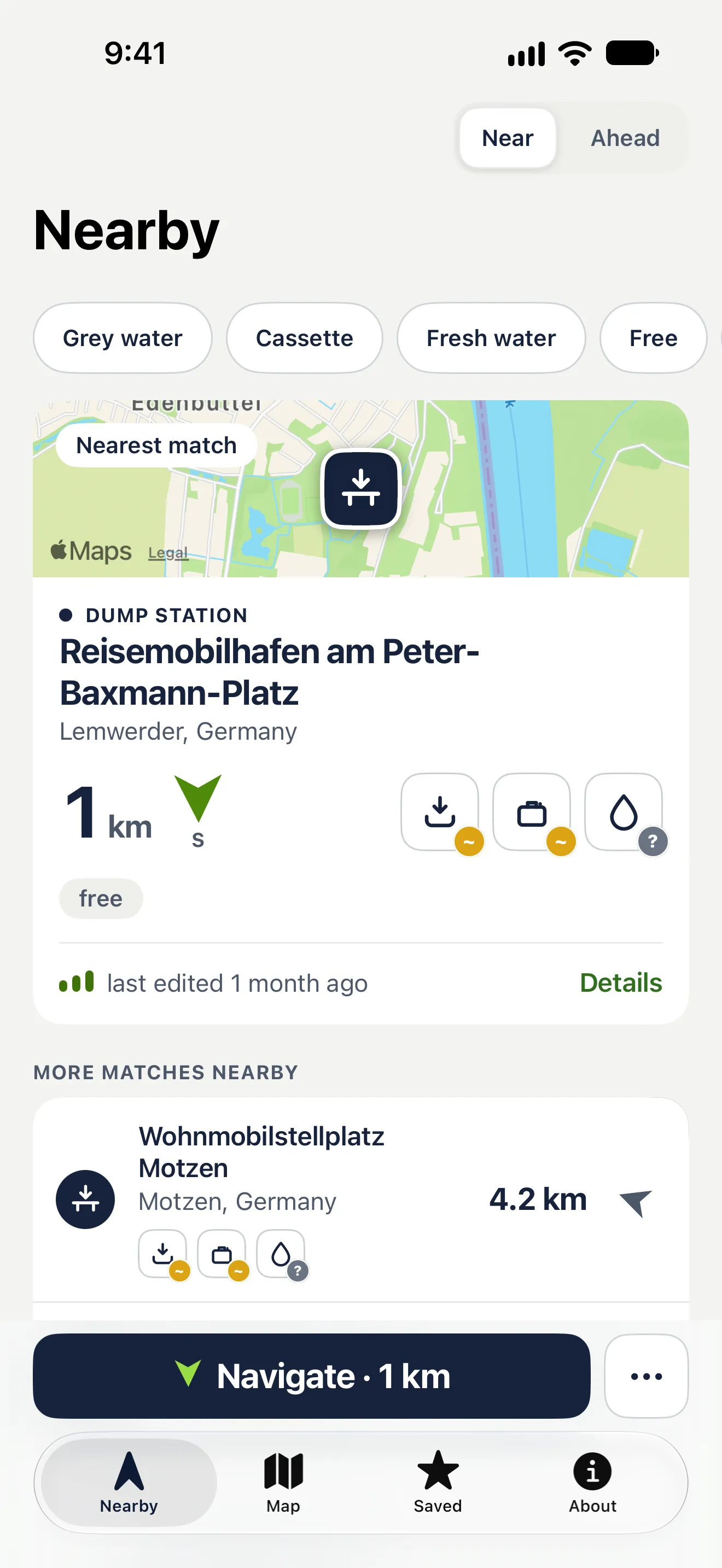Capture de l’app : la liste « À proximité » avec carte, l’aire la plus proche, la distance et la flèche de direction
